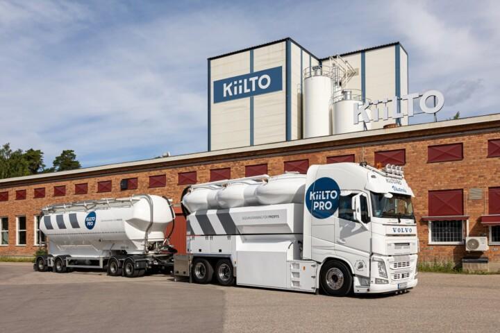 En av Kiiltos pumpbilar vid den egna fabriken i Hallstahammar.